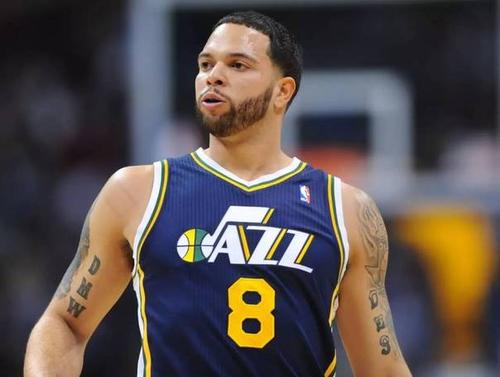 誰(shuí)說(shuō)胖子不能打球 10人組一隊(duì)冠軍直接頒吧 奧胖 胖虎火力兇猛